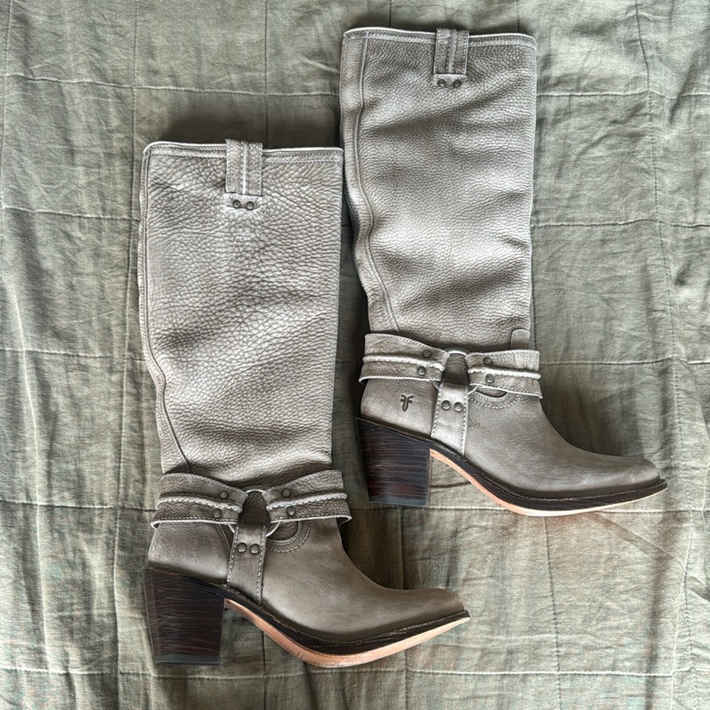 Women’s Frye Carmen Harness Tall Grey Boot Size 9 New - Picture 5 of 8